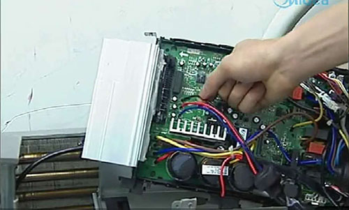 伊犁哈萨克美的空调电话是多少