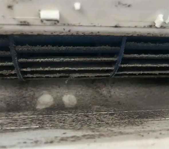 伊犁哈萨克空调吹的风有股烧焦味是怎么回事